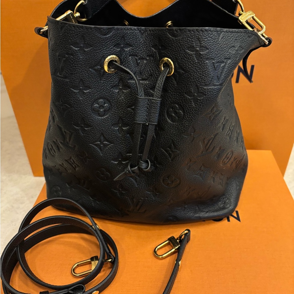 Louis Vuitton Neonoe
Empreinte MM Black